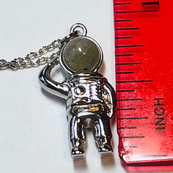 Astronaut Quartz Pendant - Picture 4 of 8